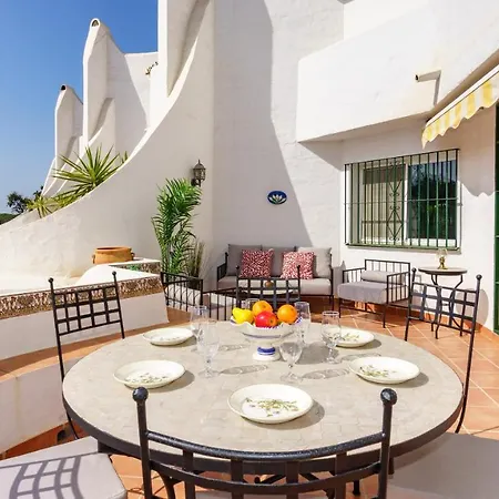 Stunning Calahonda Duplex With Terrace And Pool By Costarentals - Ref 190 דירה